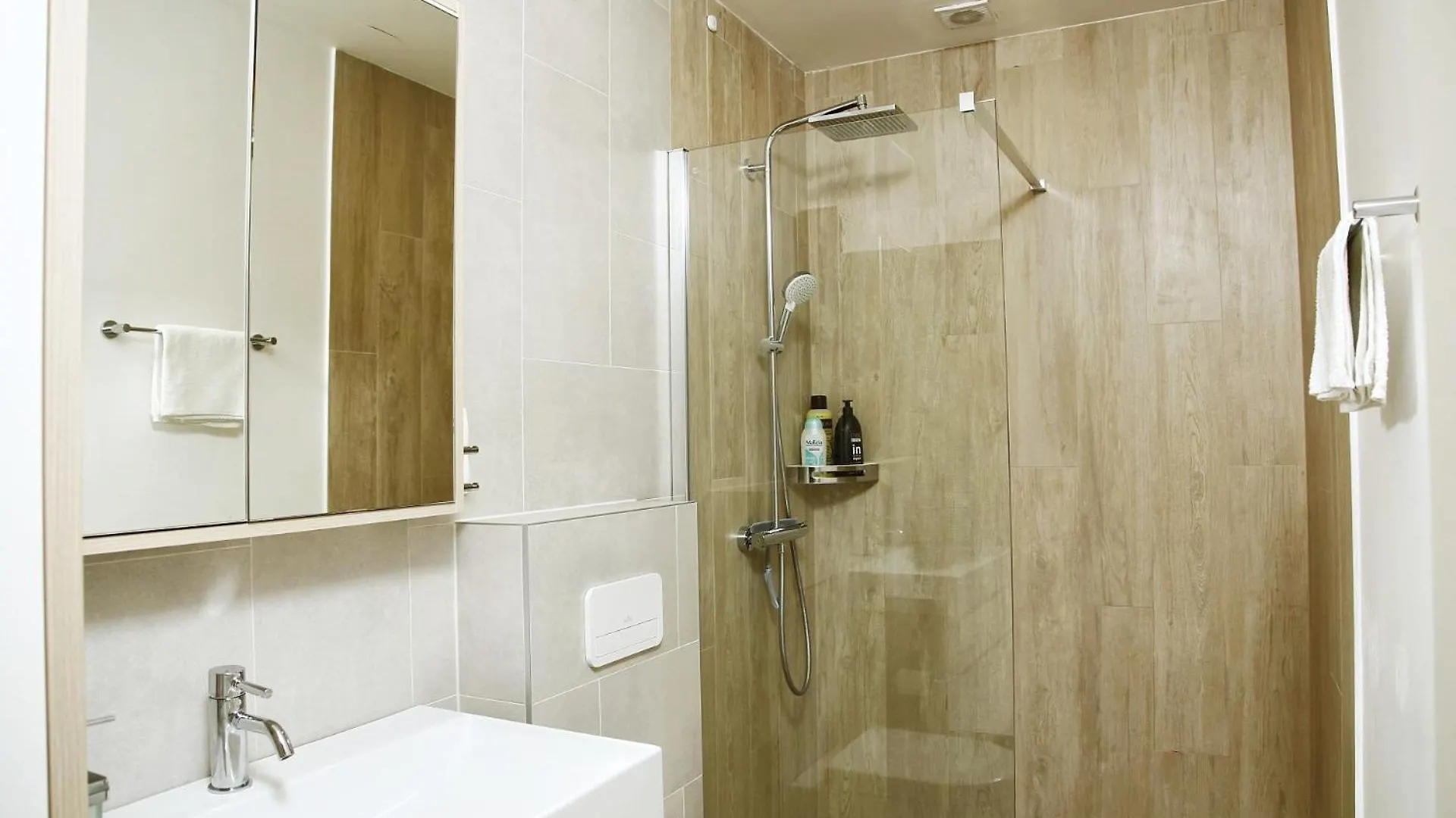 Apartment Zaza - Home & Style - King Bed, Modern, Parking Privlaka